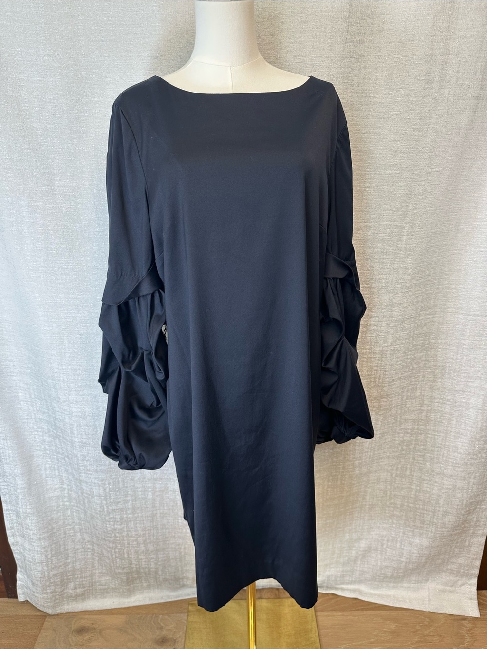 Antonio Melani Luxury Women's Black Statement Balloon-Sleeve Shift Dress